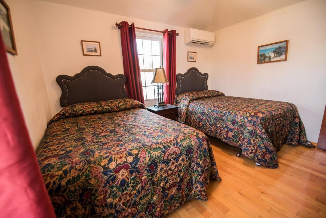 Windsong Guest Apartments Pembroke Eksteriør bilde